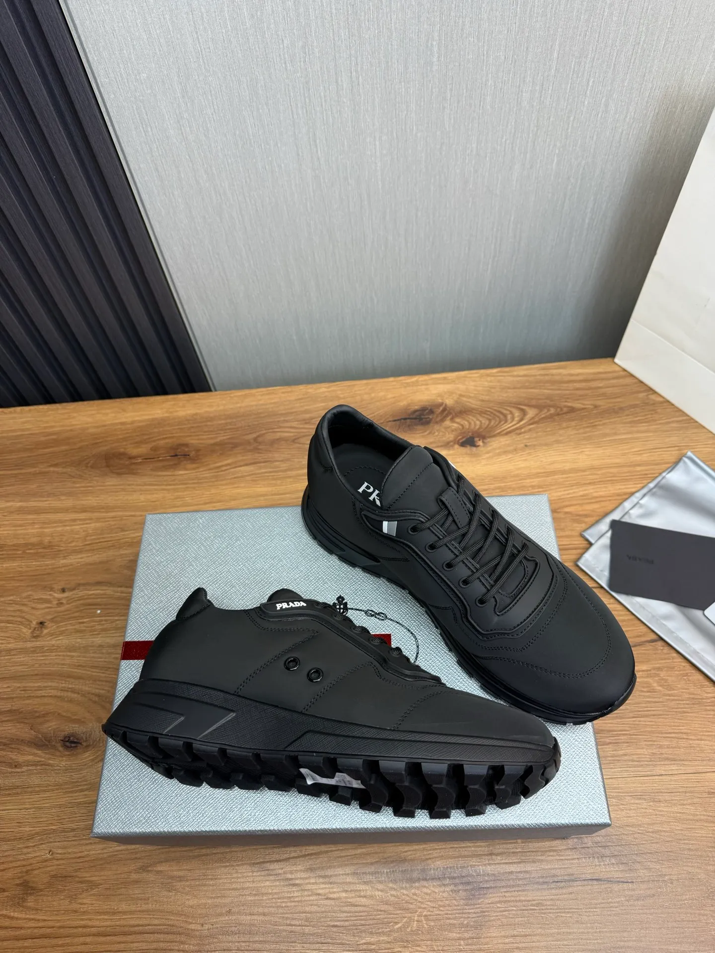 Men's shoes 💰560💰 [PRADA] Popular men's shoes shipped 👏Official website synchronized ⬆️Original imported waterproof fabric + cowhide lining, 1⃣️:1⃣️reproduction, original sole, 38-45 (45. Customized, non-refundable)